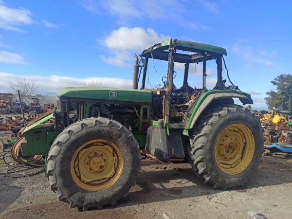 JOHN DEERE 6810