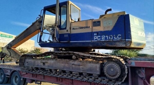 RETROEXCAVADORA KOMATSU PC 210