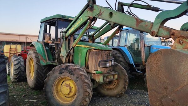 JOHN DEERE 6215 - Imagen 4